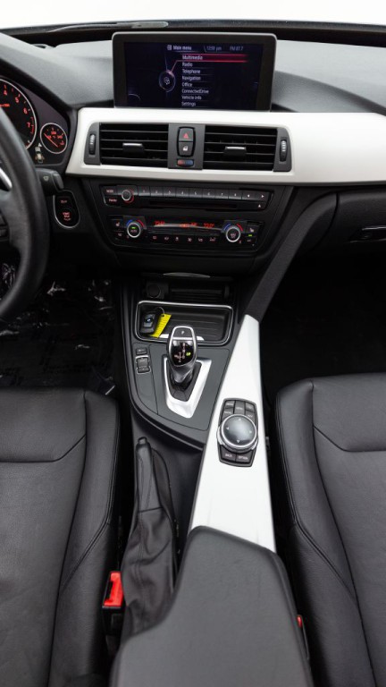 2014 BMW 3 Series Image 55