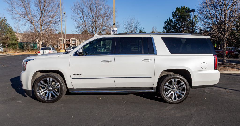 2018 GMC Yukon Image 2