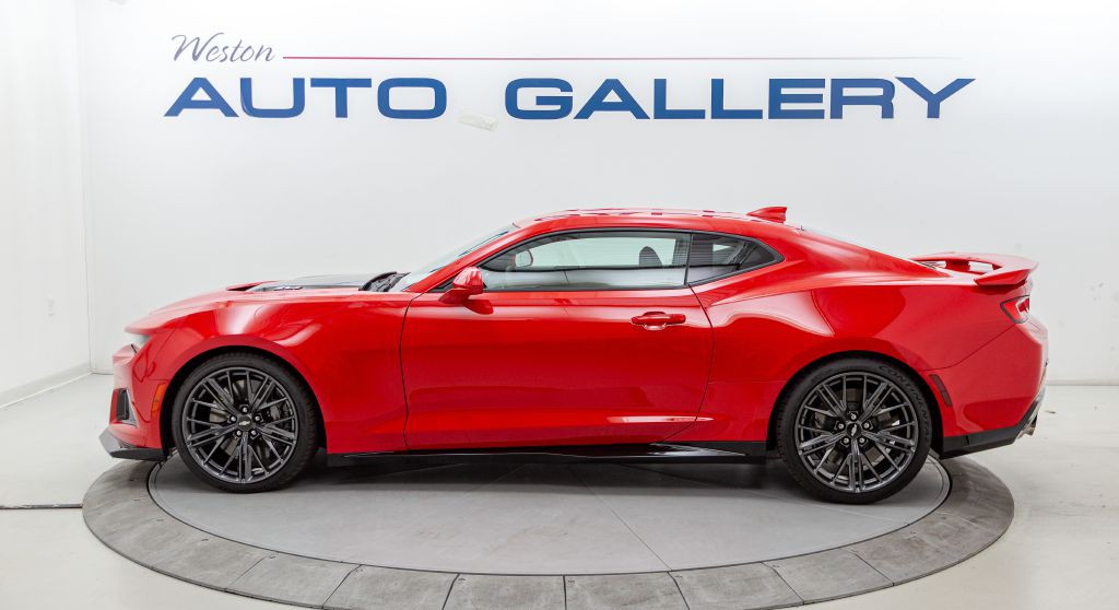 2018 Chevrolet Camaro Image 2