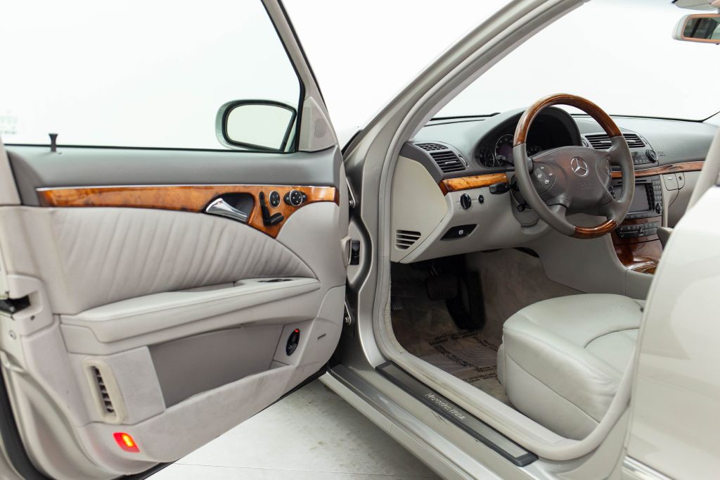 2005 Mercedes-Benz E-Class Image 18