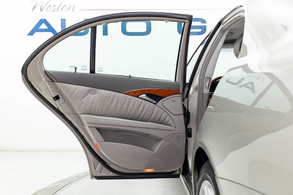 2005 Mercedes-Benz E-Class Image 22