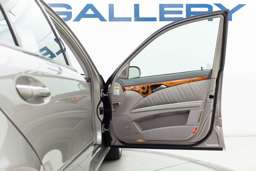 2005 Mercedes-Benz E-Class Image 24