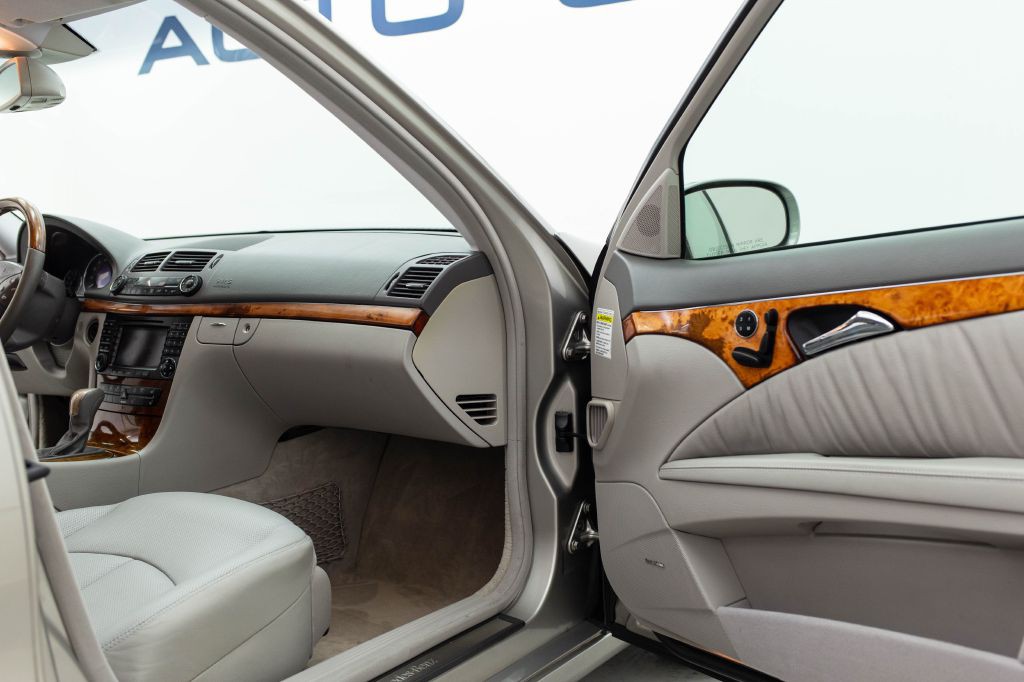 2005 Mercedes-Benz E-Class Image 25