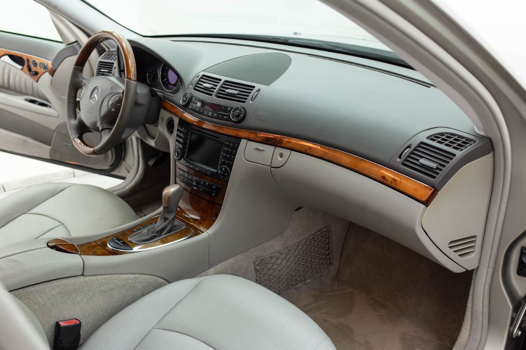 2005 Mercedes-Benz E-Class Image 26