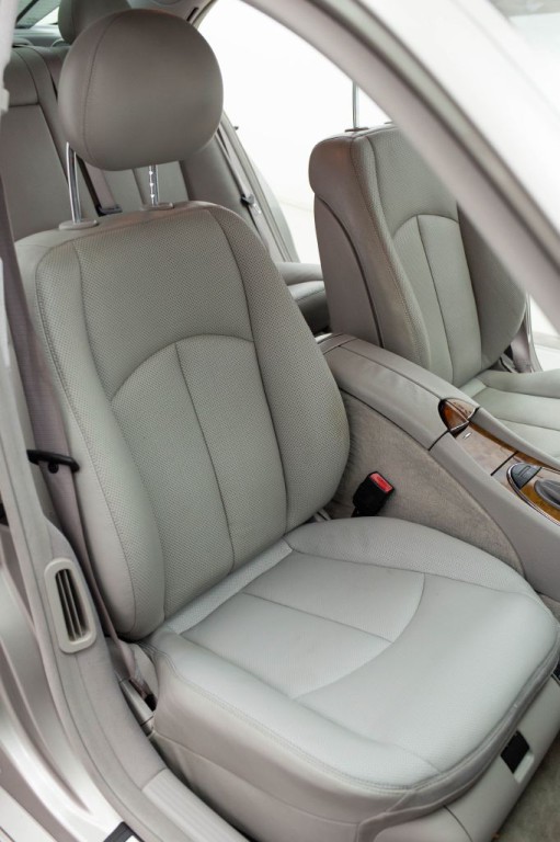 2005 Mercedes-Benz E-Class Image 27
