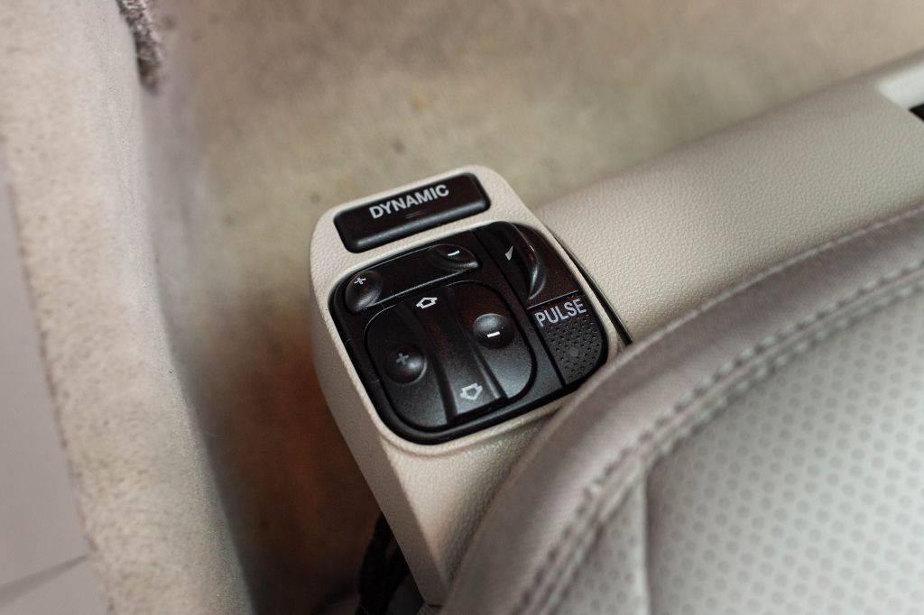 2005 Mercedes-Benz E-Class Image 28