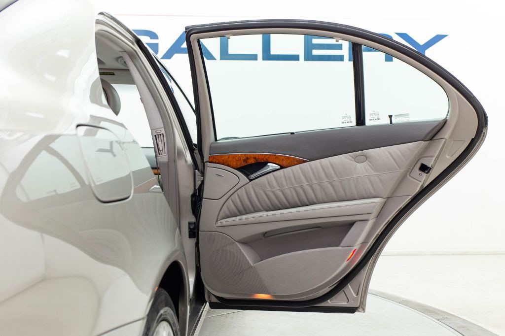2005 Mercedes-Benz E-Class Image 30