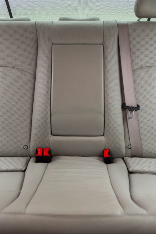 2005 Mercedes-Benz E-Class Image 32