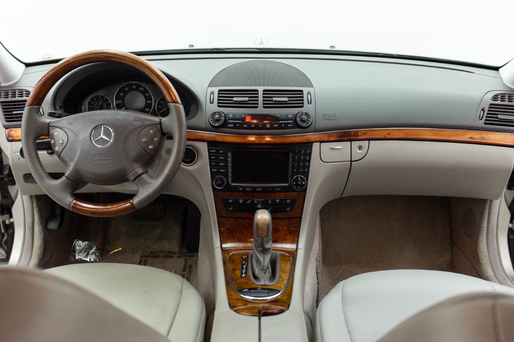 2005 Mercedes-Benz E-Class Image 33