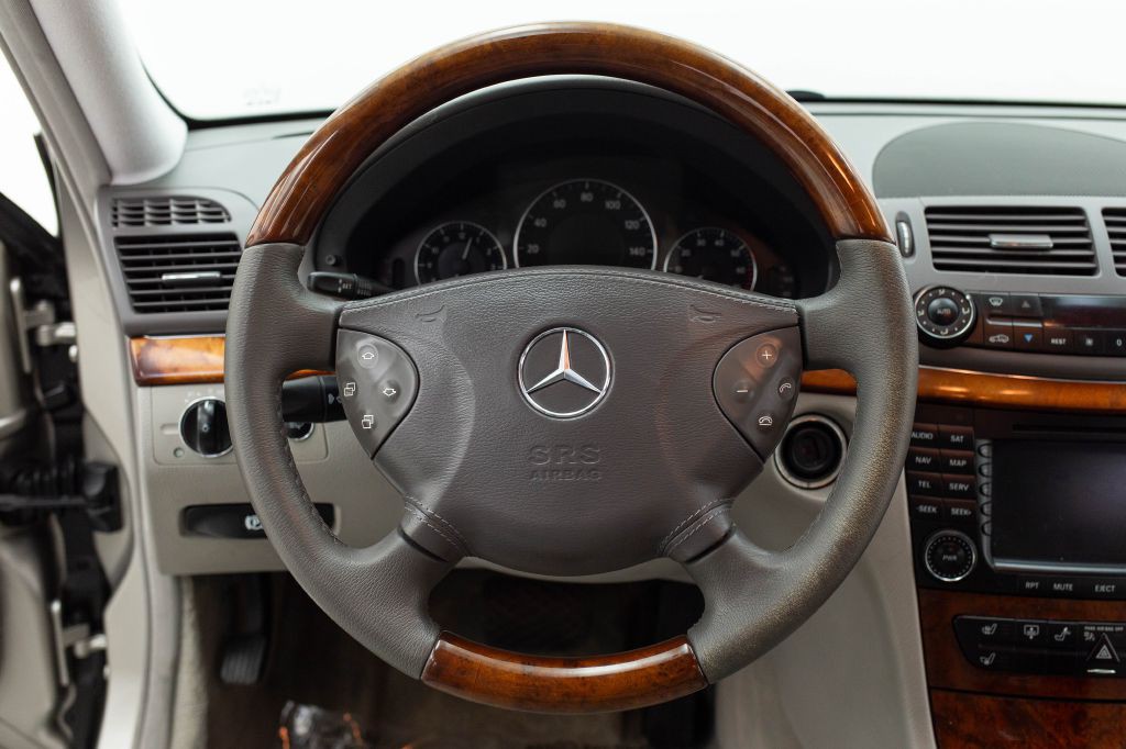 2005 Mercedes-Benz E-Class Image 40