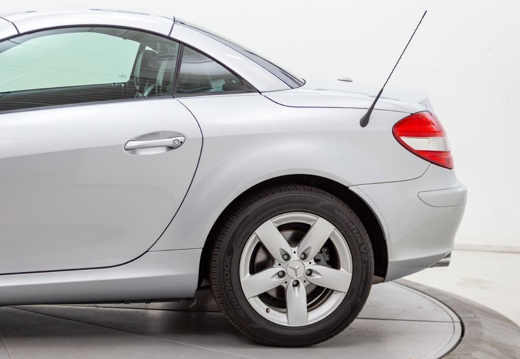 2006 Mercedes-Benz SLK-Class Image 11