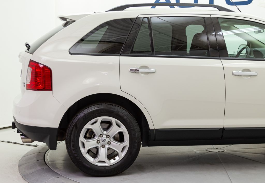 2011 Ford Edge Image 16
