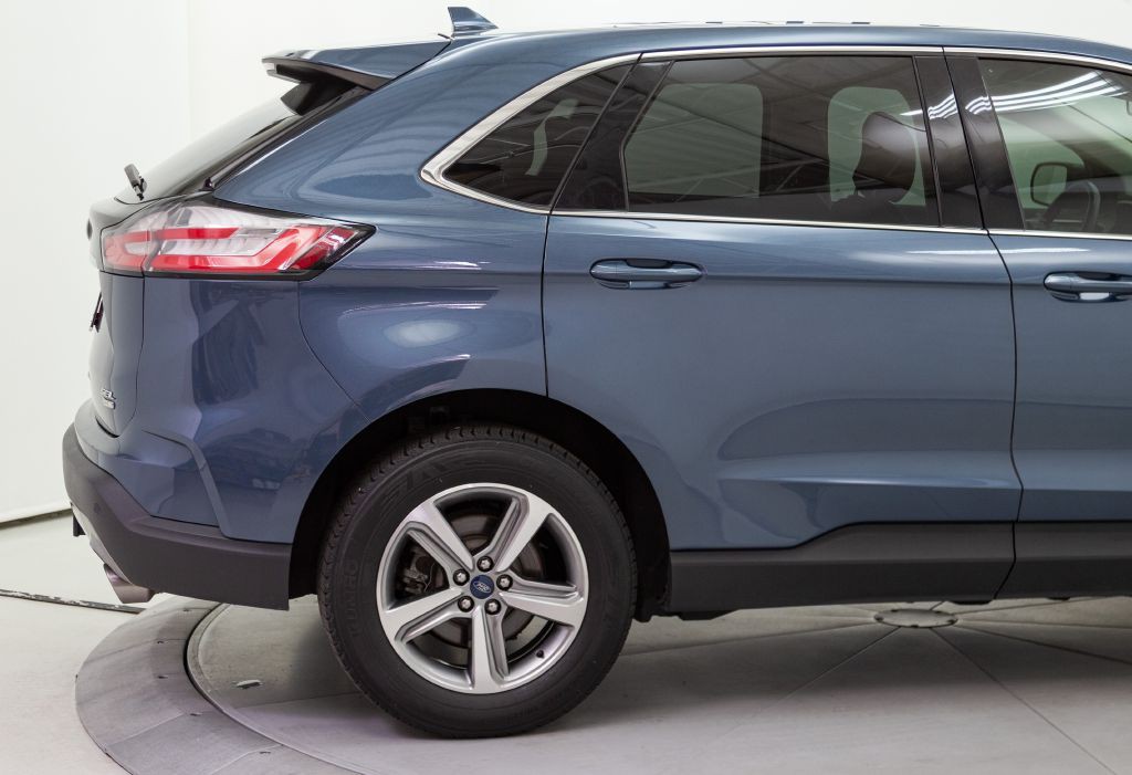 2019 Ford Edge Image 17