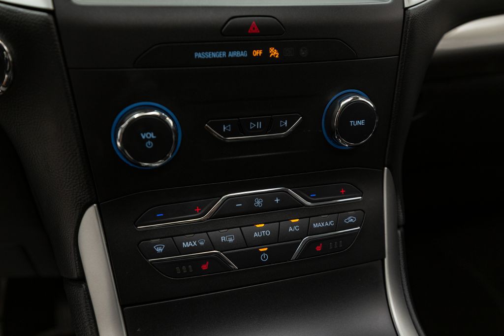 2019 Ford Edge Image 56