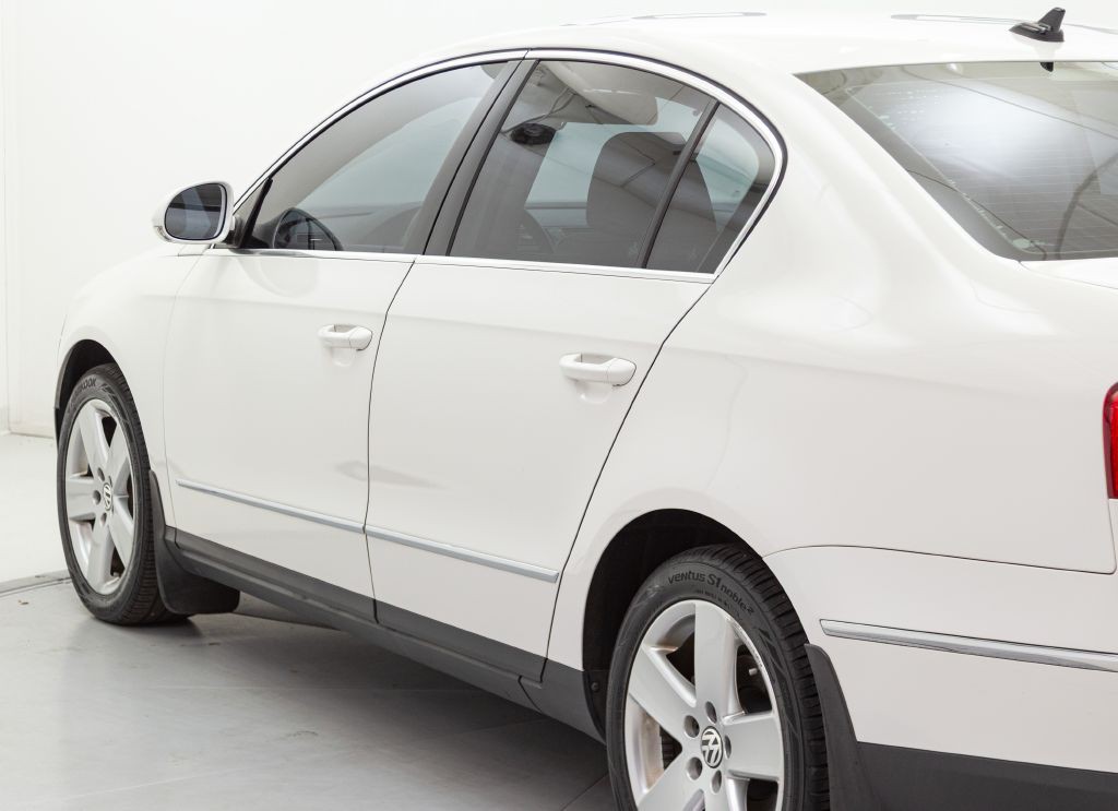 2009 Volkswagen Passat Image 13