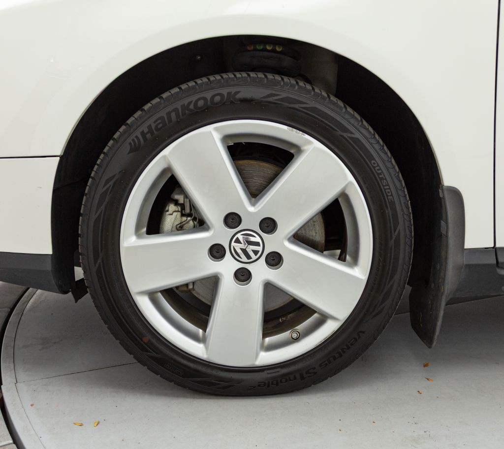 2009 Volkswagen Passat Image 21