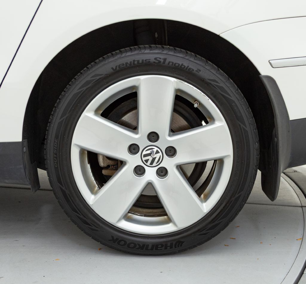 2009 Volkswagen Passat Image 22