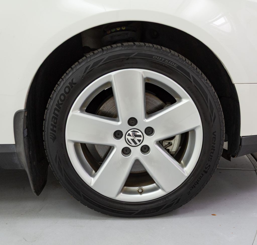 2009 Volkswagen Passat Image 23