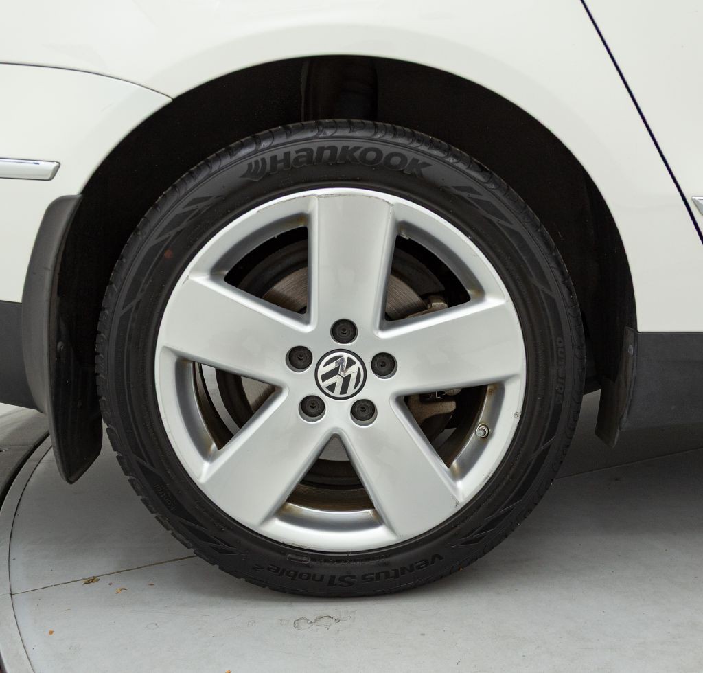 2009 Volkswagen Passat Image 24