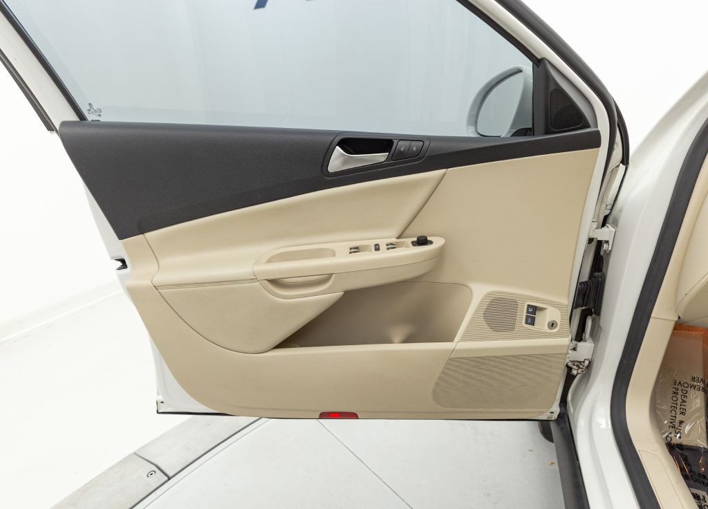 2009 Volkswagen Passat Image 29