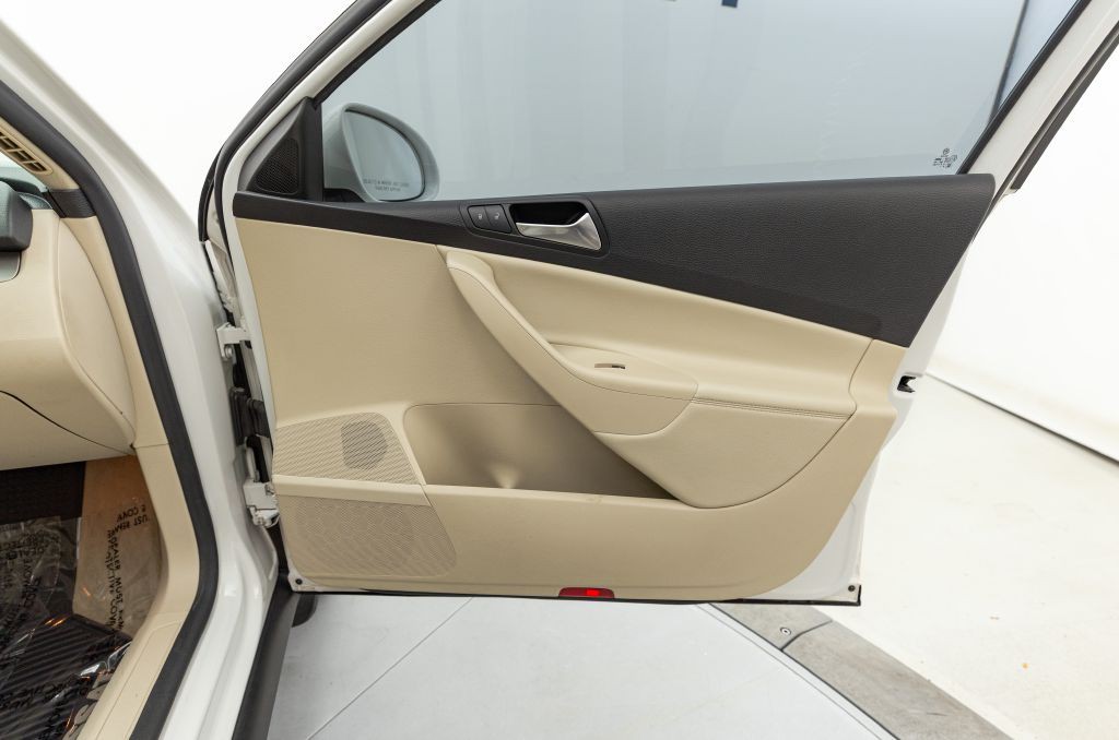 2009 Volkswagen Passat Image 38