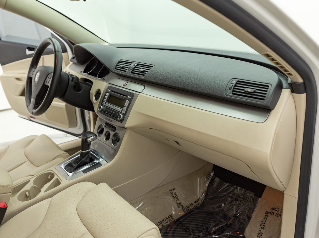 2009 Volkswagen Passat Image 44
