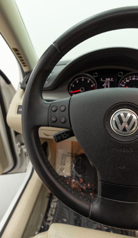2009 Volkswagen Passat Image 75