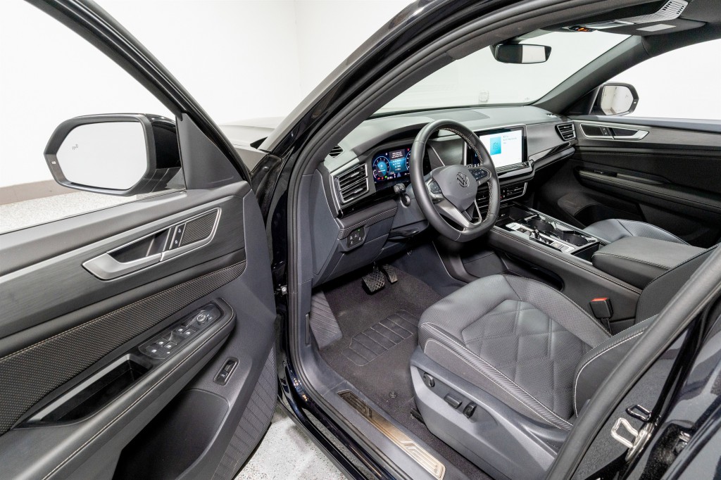 2024 Volkswagen Atlas Cross Sport Image 12