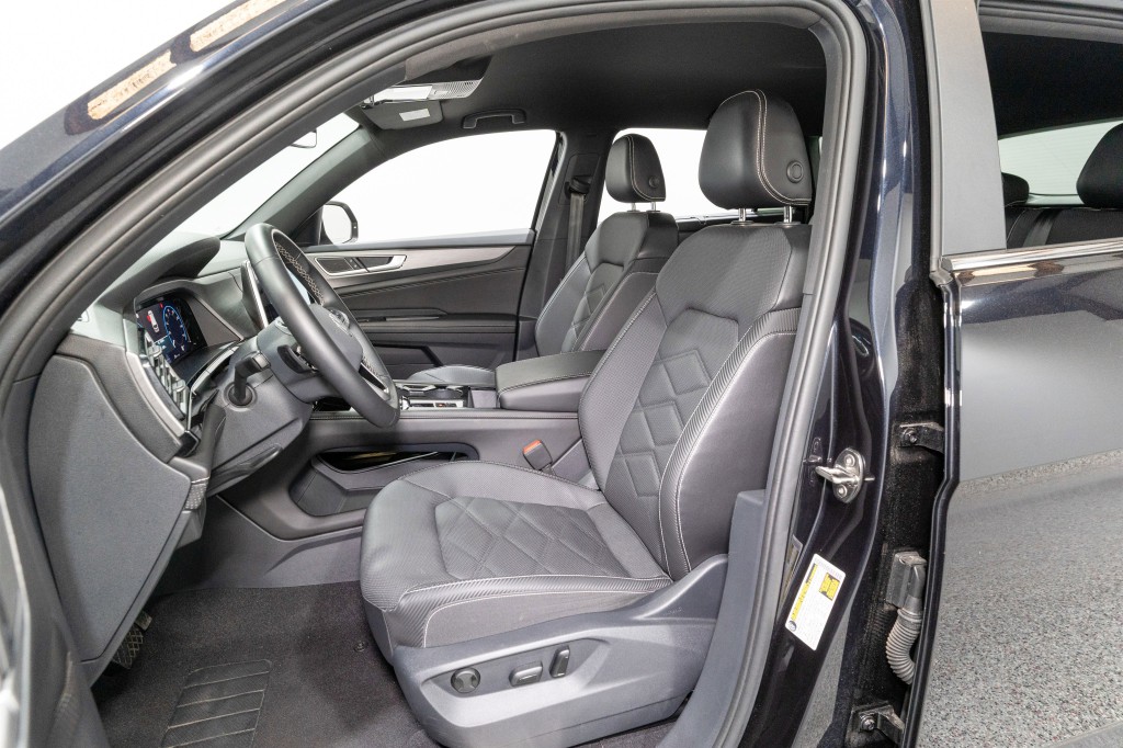 2024 Volkswagen Atlas Cross Sport Image 15