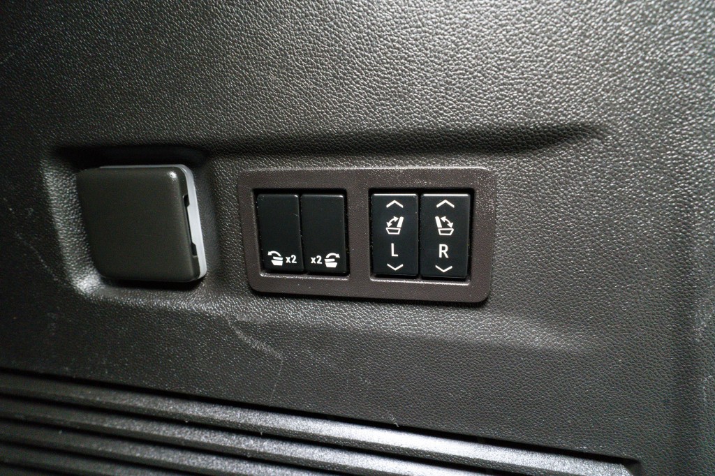 2023 GMC Yukon Image 40