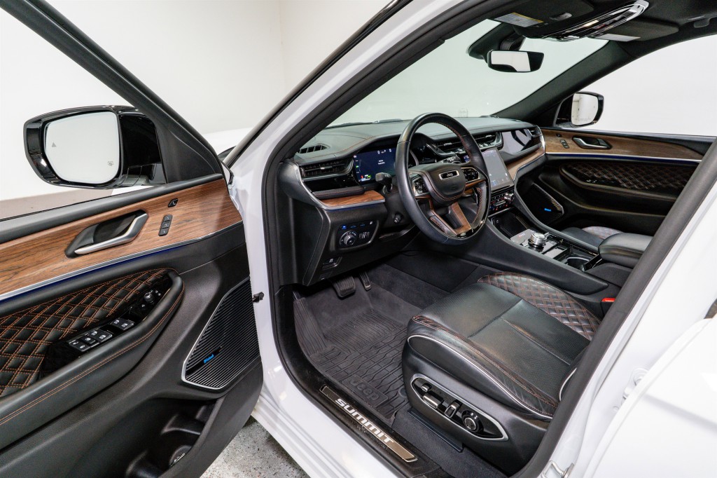 2023 Jeep Grand Cherokee Image 12