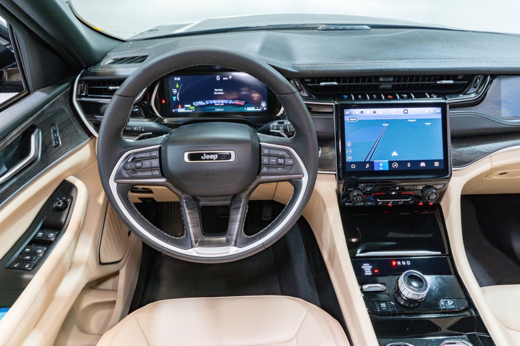 2023 Jeep Grand Cherokee Image 11