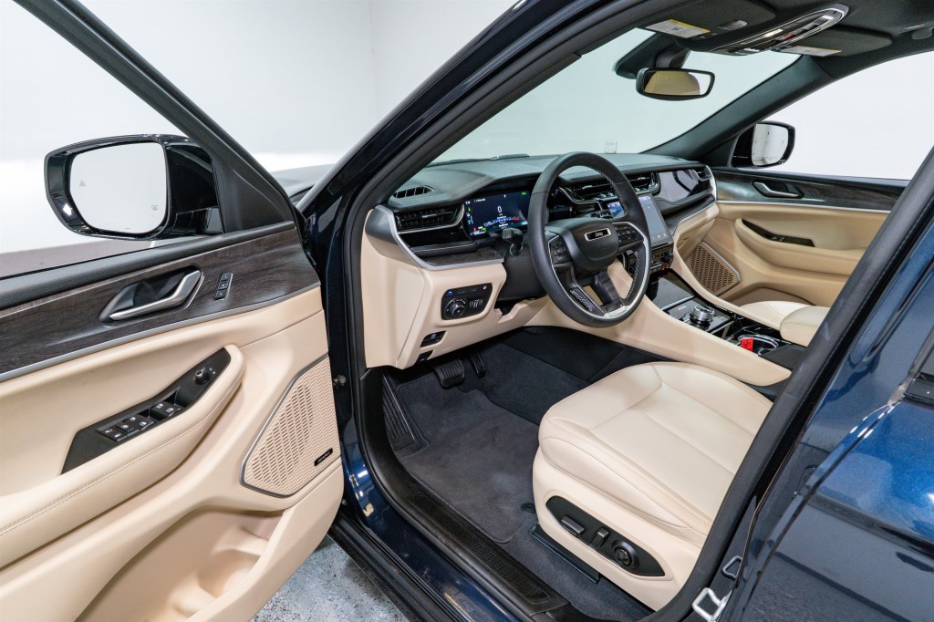 2023 Jeep Grand Cherokee Image 12