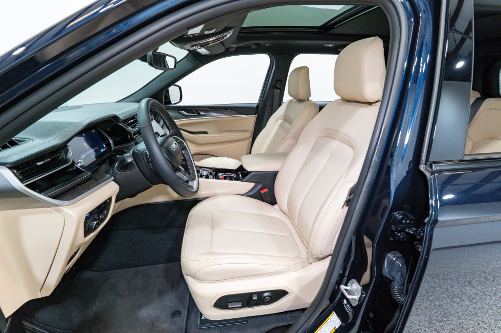 2023 Jeep Grand Cherokee Image 17