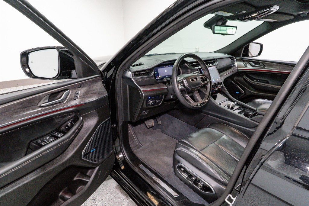 2023 Jeep Grand Cherokee Image 12