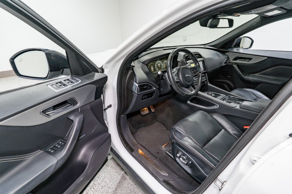 2018 Jaguar F-PACE Image 12