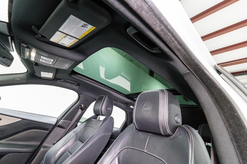 2018 Jaguar F-PACE Image 17