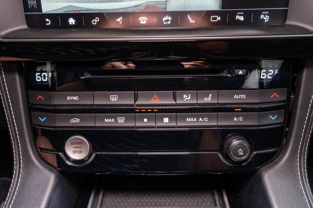 2018 Jaguar F-PACE Image 24