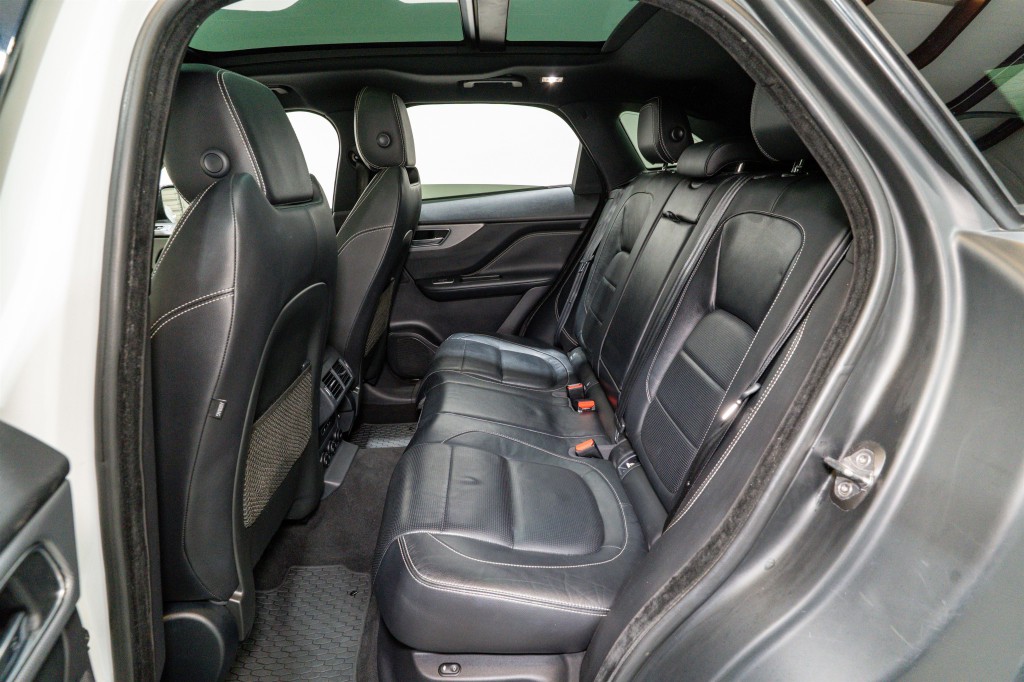 2018 Jaguar F-PACE Image 33