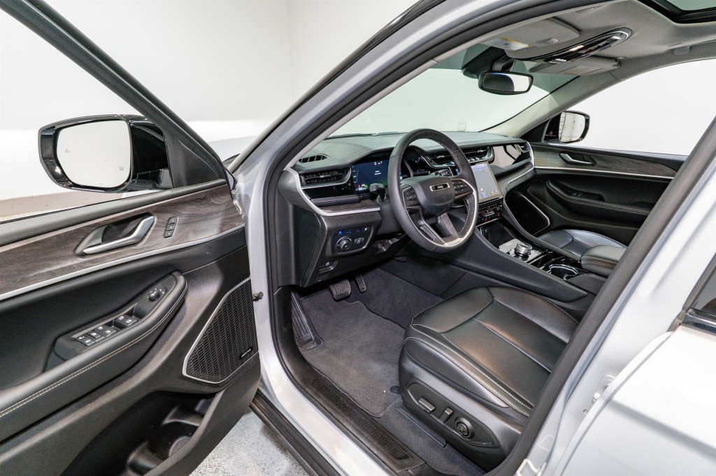 2023 Jeep Grand Cherokee Image 12