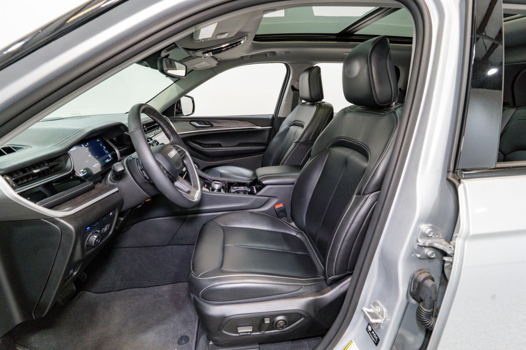 2023 Jeep Grand Cherokee Image 17