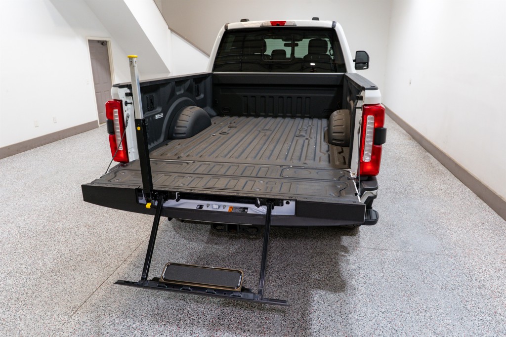 2023 Ford F-250 Image 11