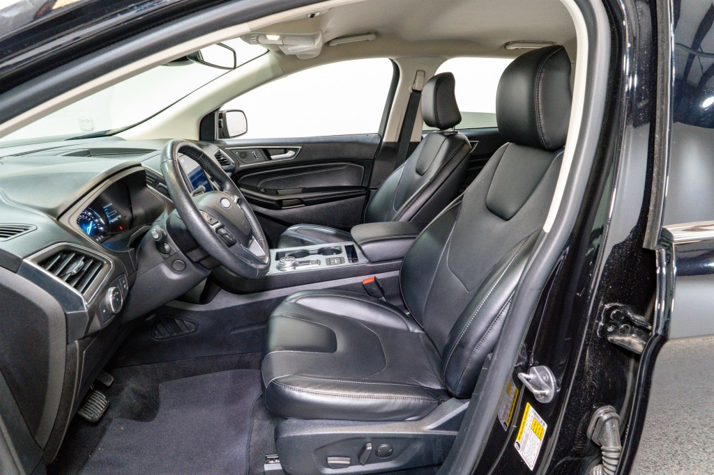 2022 Ford Edge Image 15