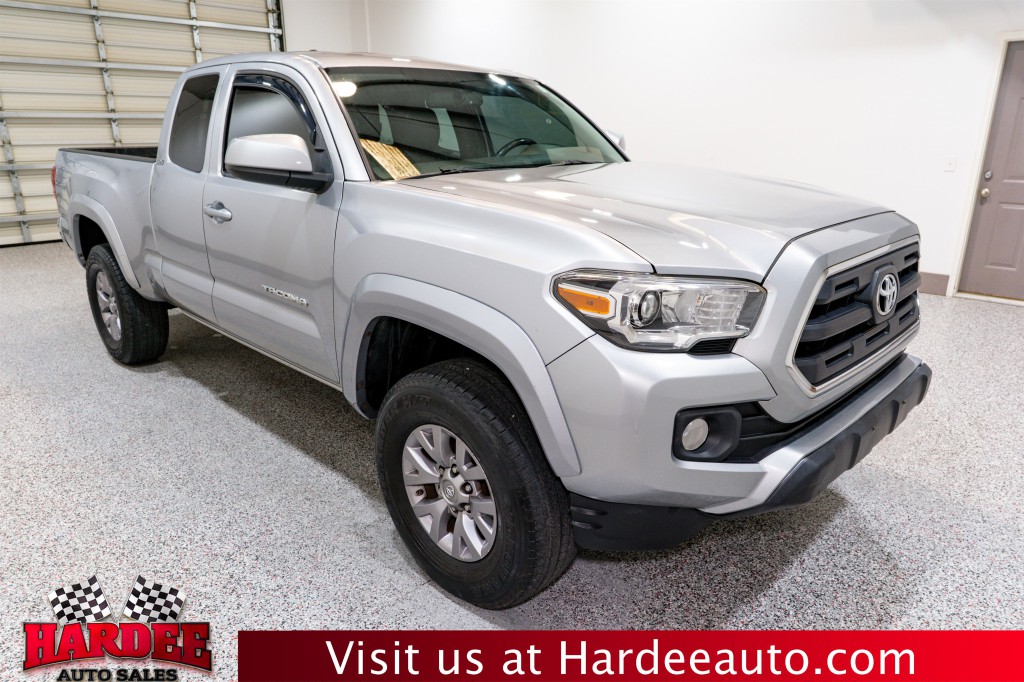 2017 Toyota Tacoma Image 6