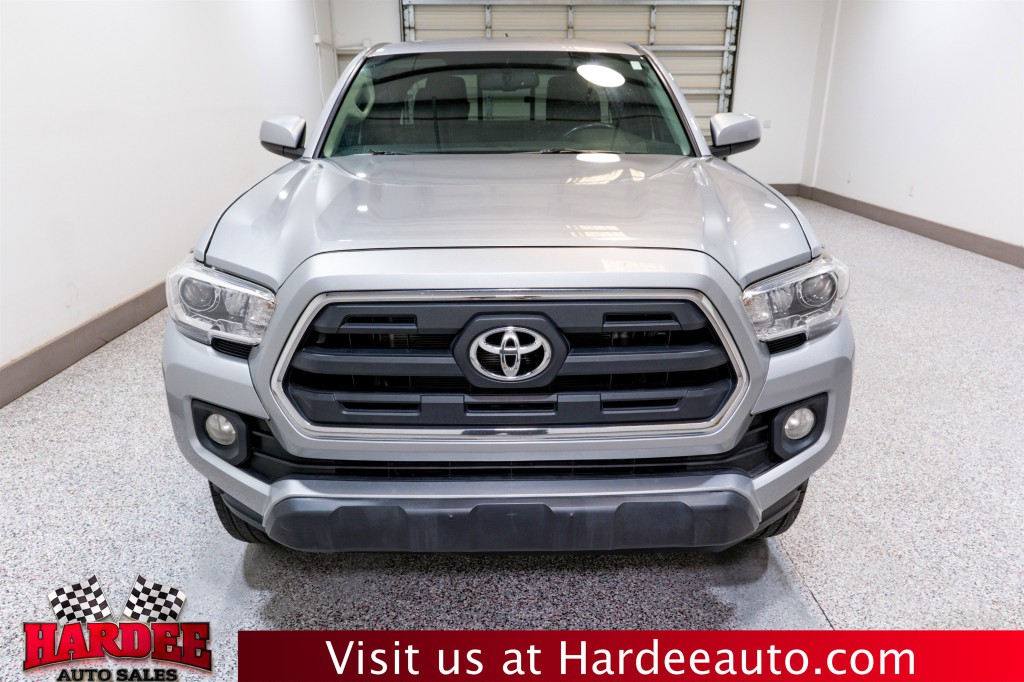 2017 Toyota Tacoma Image 7