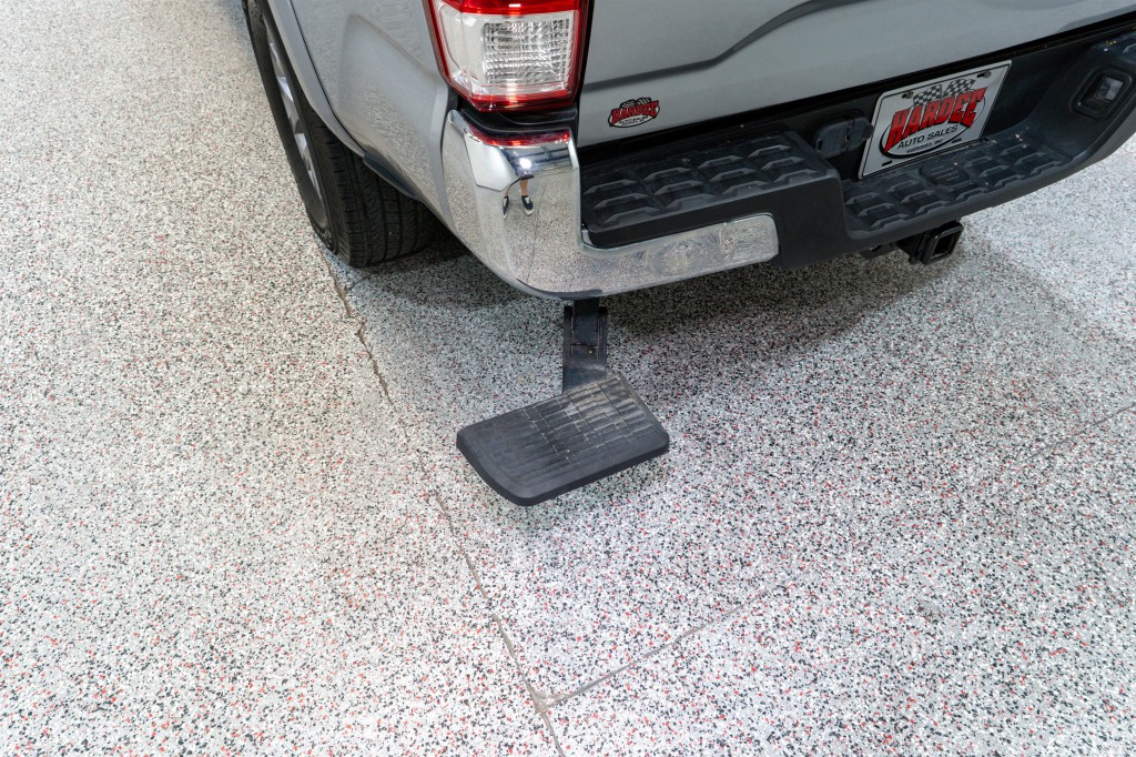 2017 Toyota Tacoma Image 12