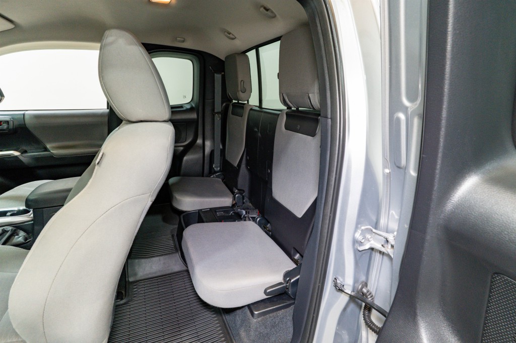 2017 Toyota Tacoma Image 14