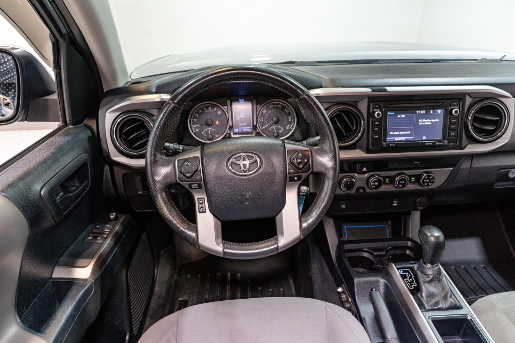 2017 Toyota Tacoma Image 15
