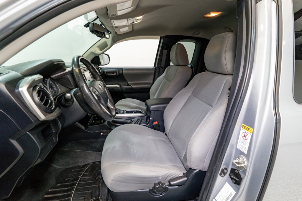 2017 Toyota Tacoma Image 18