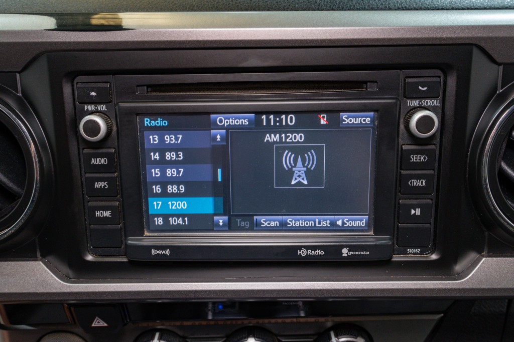 2017 Toyota Tacoma Image 20